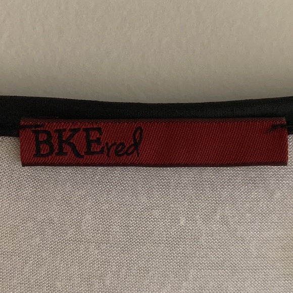 White cross cross top with faux leather trim - Picture 3 of 5